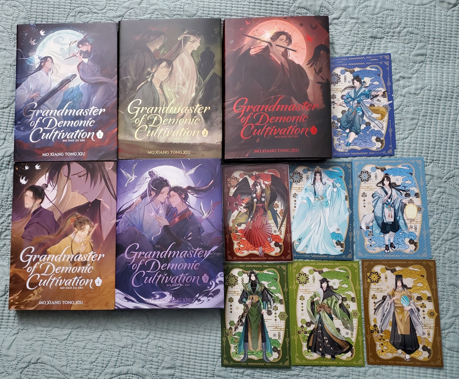 Grandmaster of Demonic Cultivation Deluxe Hardcover Vol. 1-5 Set + Postcards