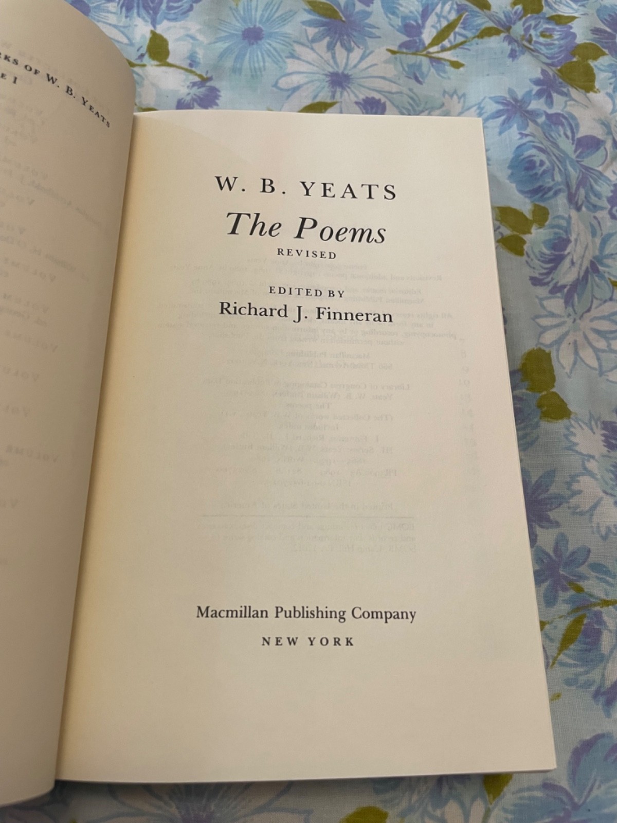 BOOK The Collected works of W B YEATS The Poems Volume 1 Revised Hardcover