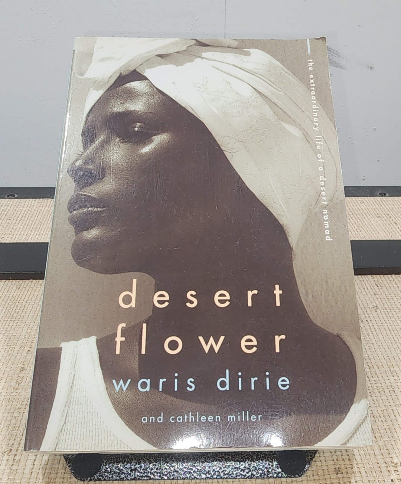 DESERT FLOWER – paperback WARIS DIRIE