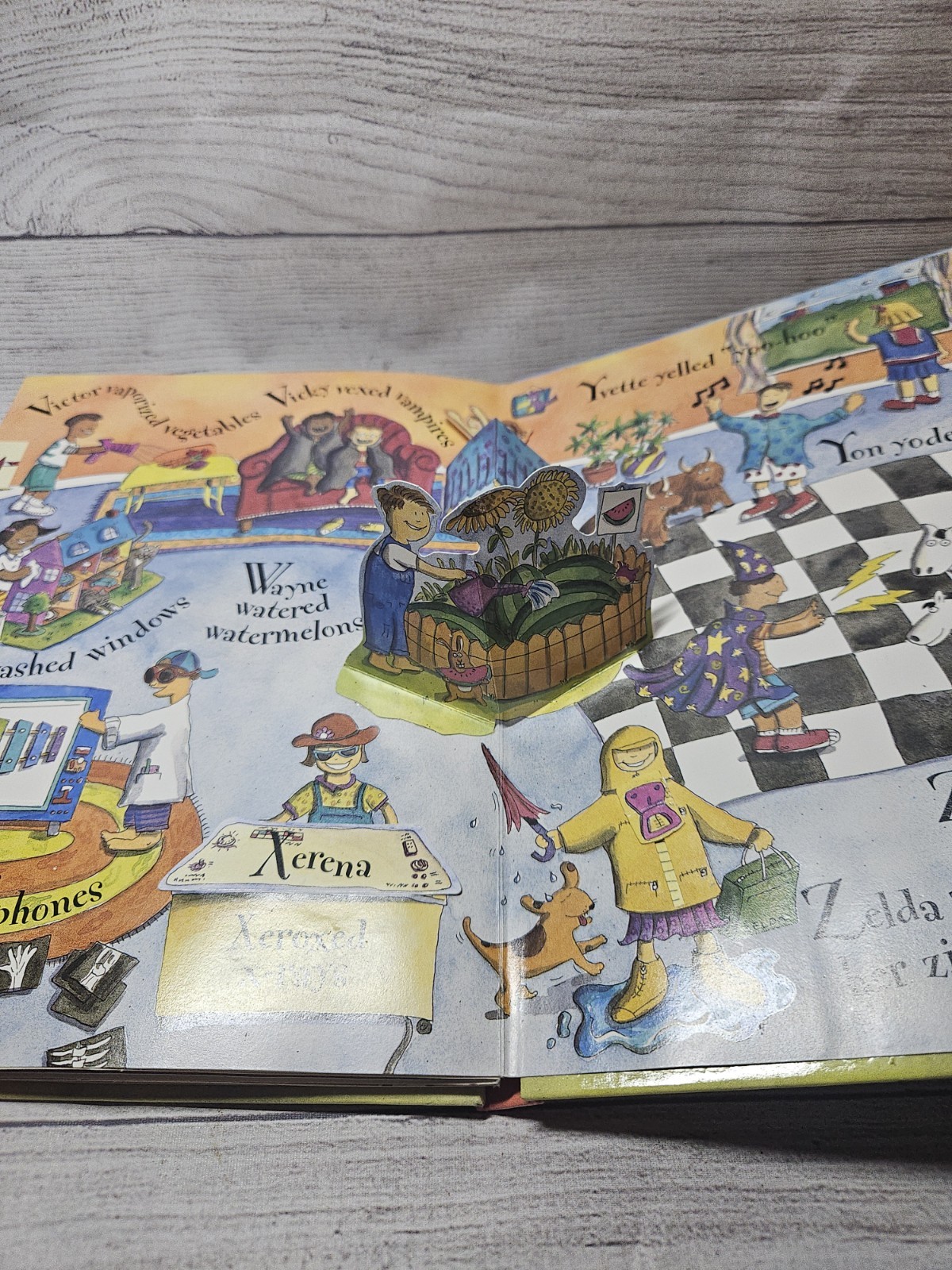Annie Ate Apples Interactive Pop-Up Book – Hardcover, 1998, White Heat Ltd – VTG
