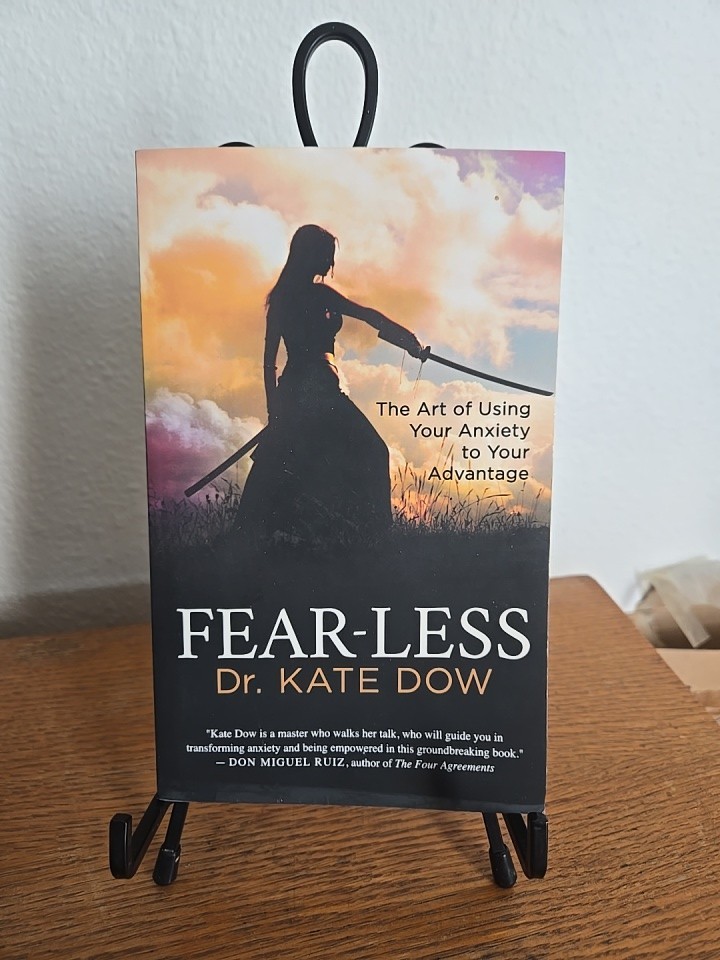 FEAR-LESS: THE ART OF USING YOUR ANXIETY TO YOUR ADVANTAGE By Kate Dow EXCELLENT
