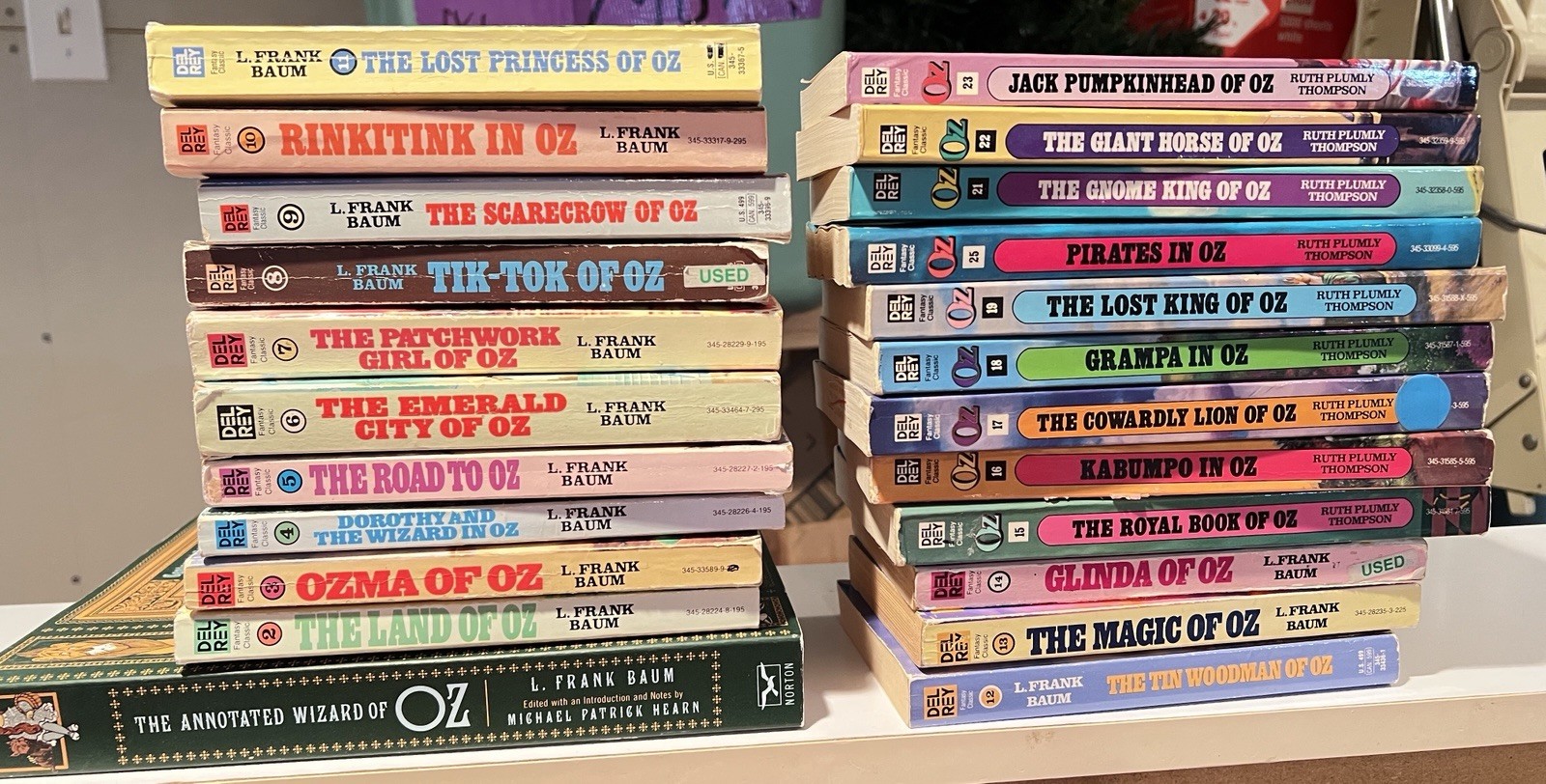 23 Wizard of Oz Books by L. Frank Baum, Paperback book lot, most by Del Rey.