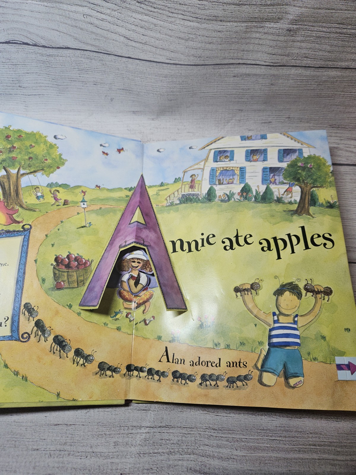 Annie Ate Apples Interactive Pop-Up Book – Hardcover, 1998, White Heat Ltd – VTG