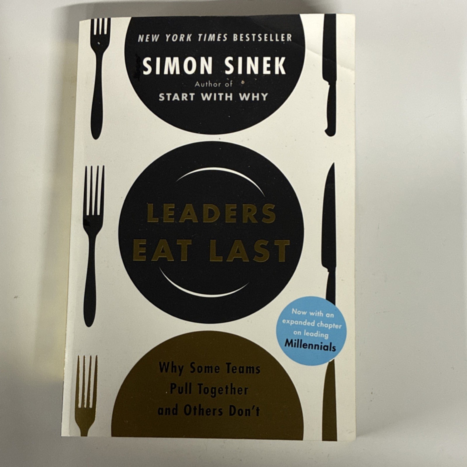 Leaders Eat Last Simon Sinek Trade Paperback Portfolio Penguin Leadership