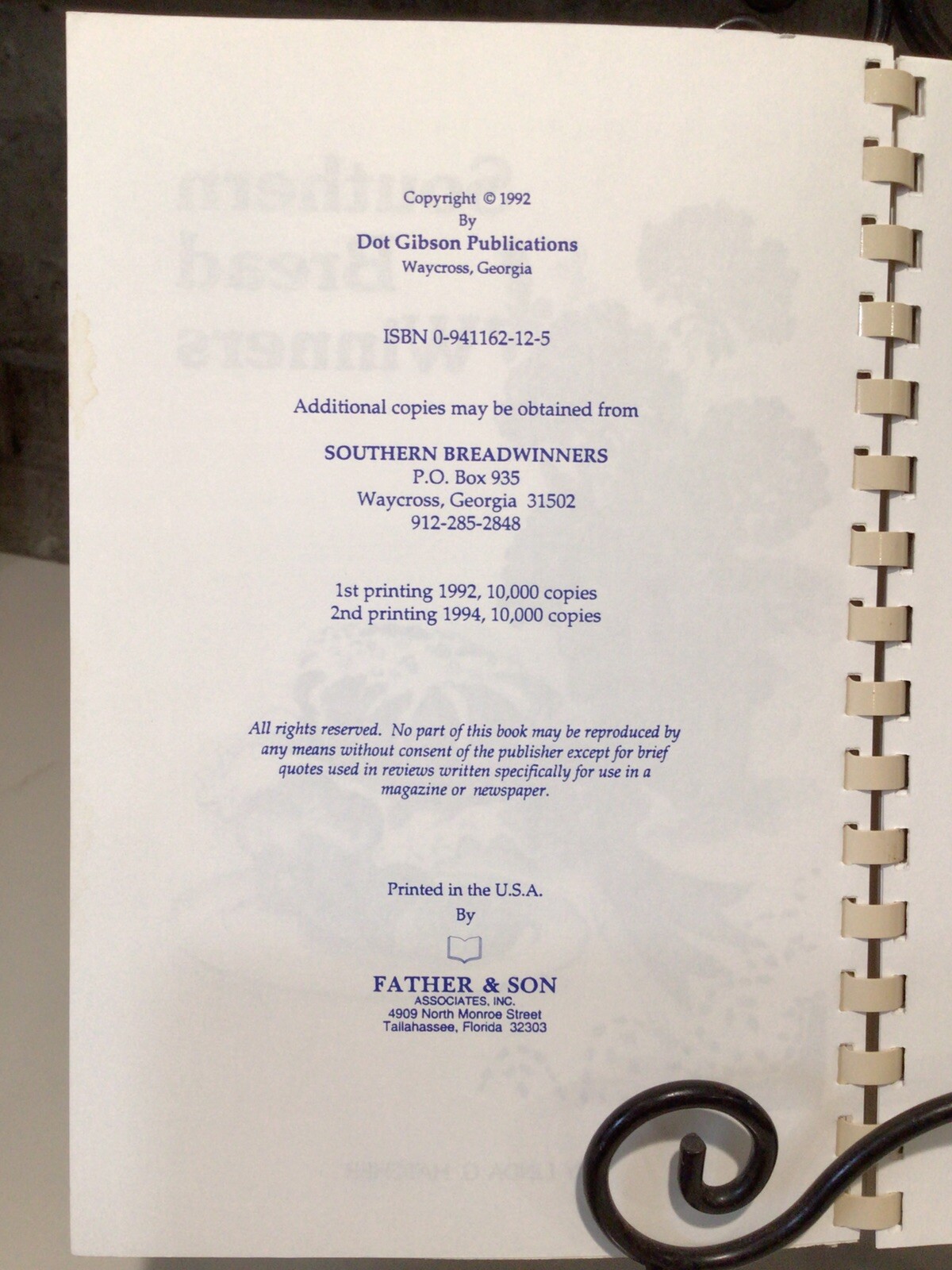 Southern Bread Winners Cookbook 1992 Linda G Hatcher ( 194 pages )