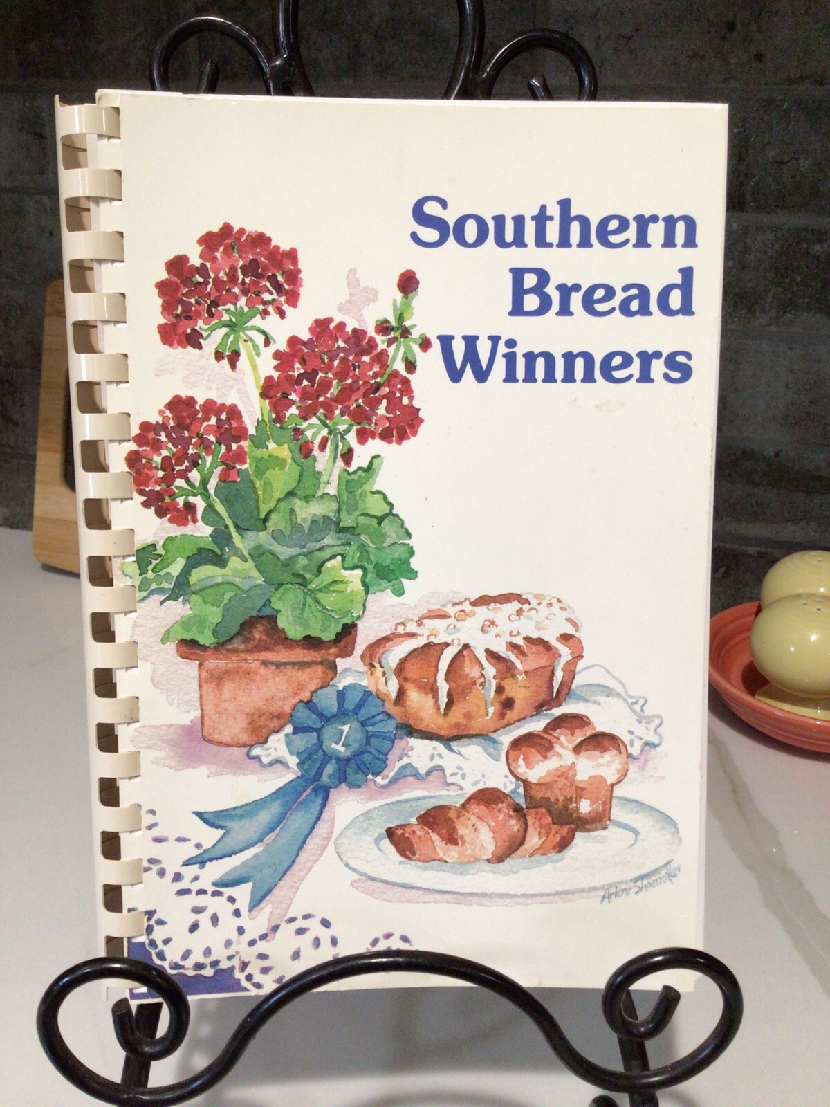 Southern Bread Winners Cookbook 1992 Linda G Hatcher ( 194 pages )
