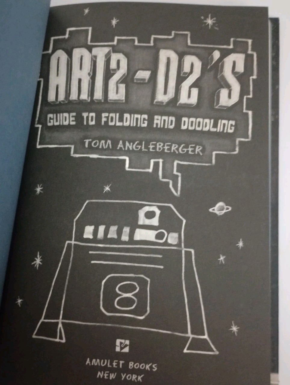 Tom Angleberger – “ART2-D2’S” 1st Edition & 1st Printing HC Book Made in USA.💥