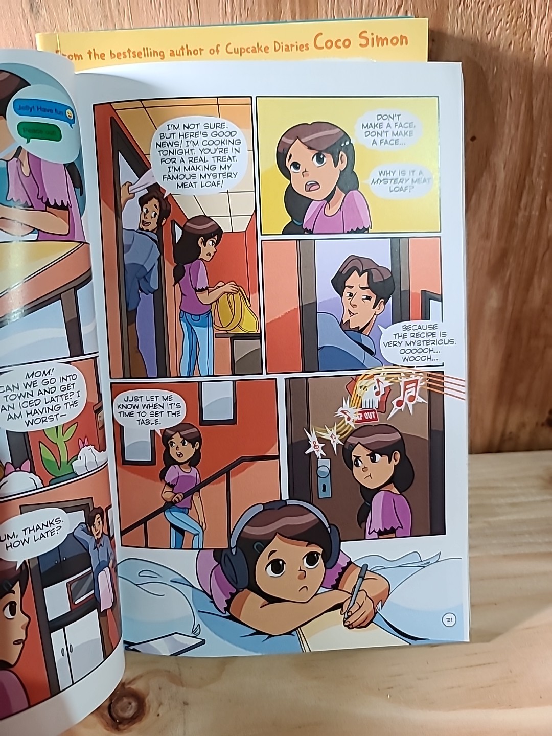 Cupcake Diaries Graphic Novel Box Set 4 Books Coco Simon Kids Series Paperback L