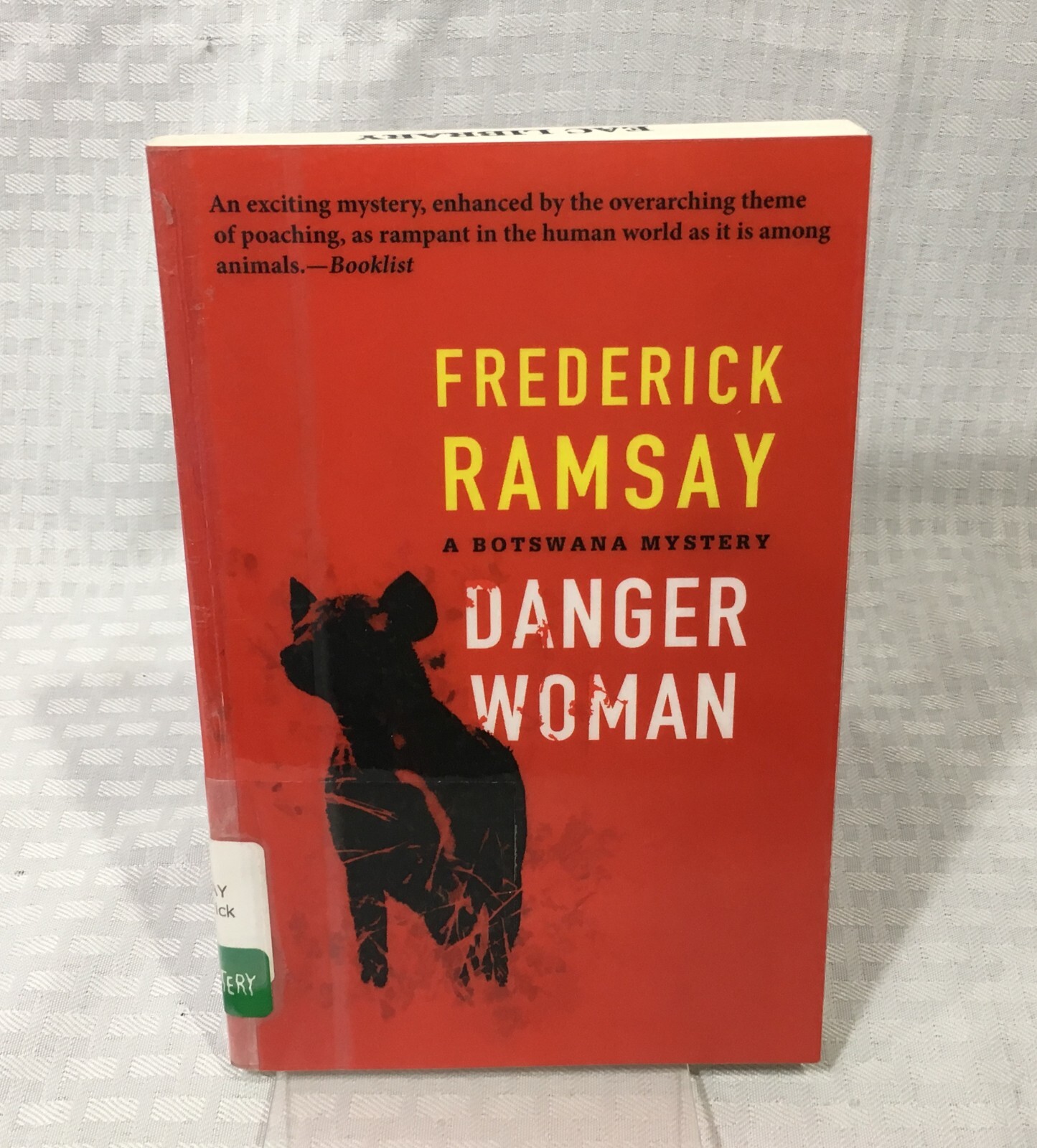 LOT OF 5 MYSTERY THRILLER NOVELS/ TRADE PAPERBACKS / MULTIPLE TITLES & AUTHORS