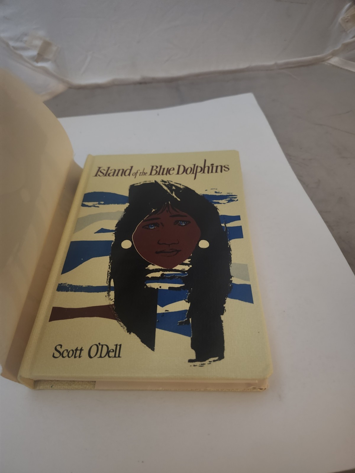 Island Of The Blue Dolphins, Scott ODell, Houghton Mifflin Company, 1960