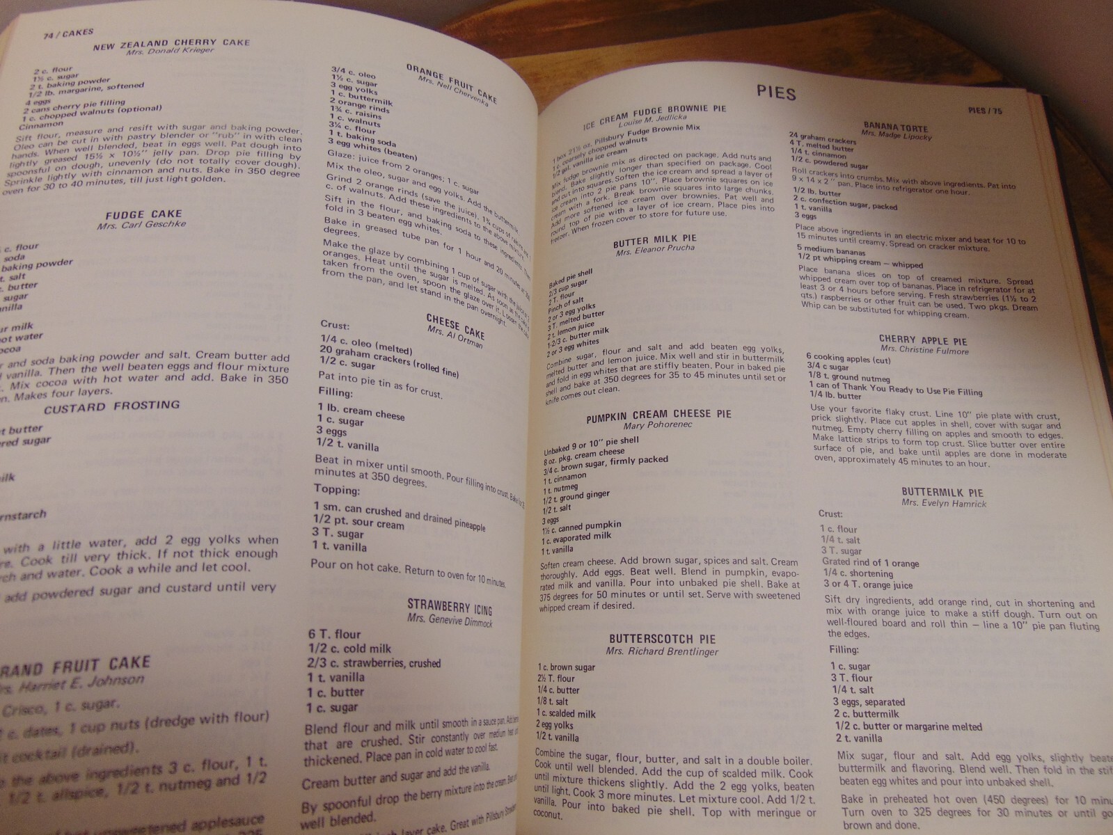 Ask Your Neighbor Recipes Bill Randle WERE Vintage Cookbook 1972 – 110 pages