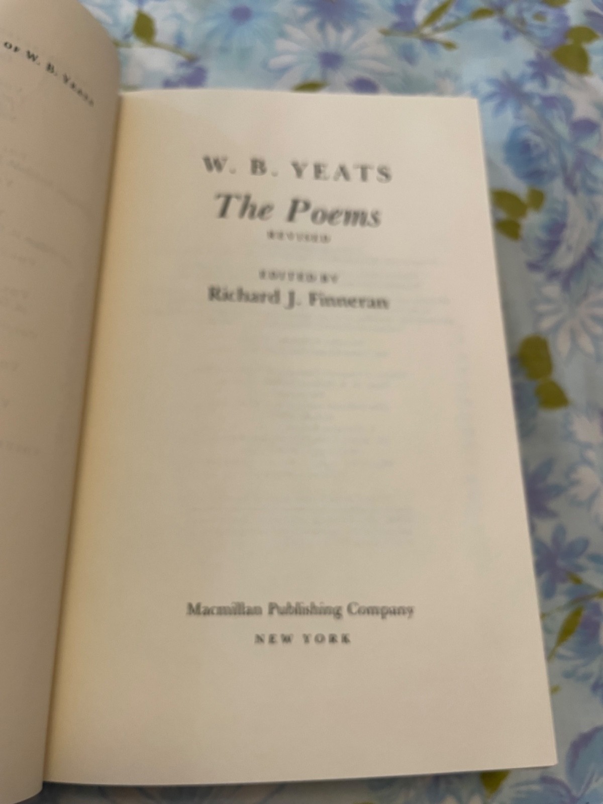BOOK The Collected works of W B YEATS The Poems Volume 1 Revised Hardcover