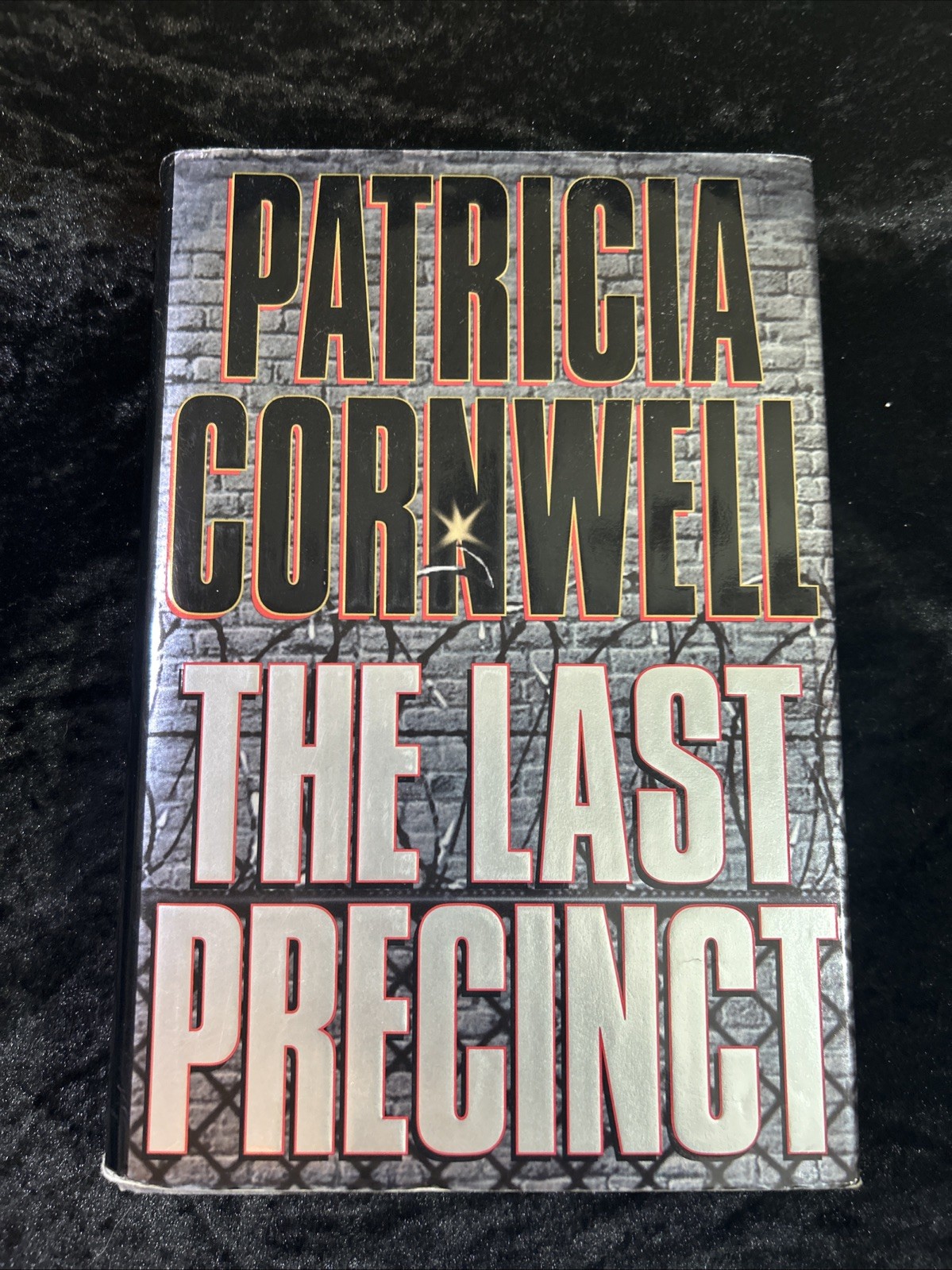 Kay Scarpetta Ser: The Last Precinct – Patricia Cornwell – 2000 h/c d/j 1st ed