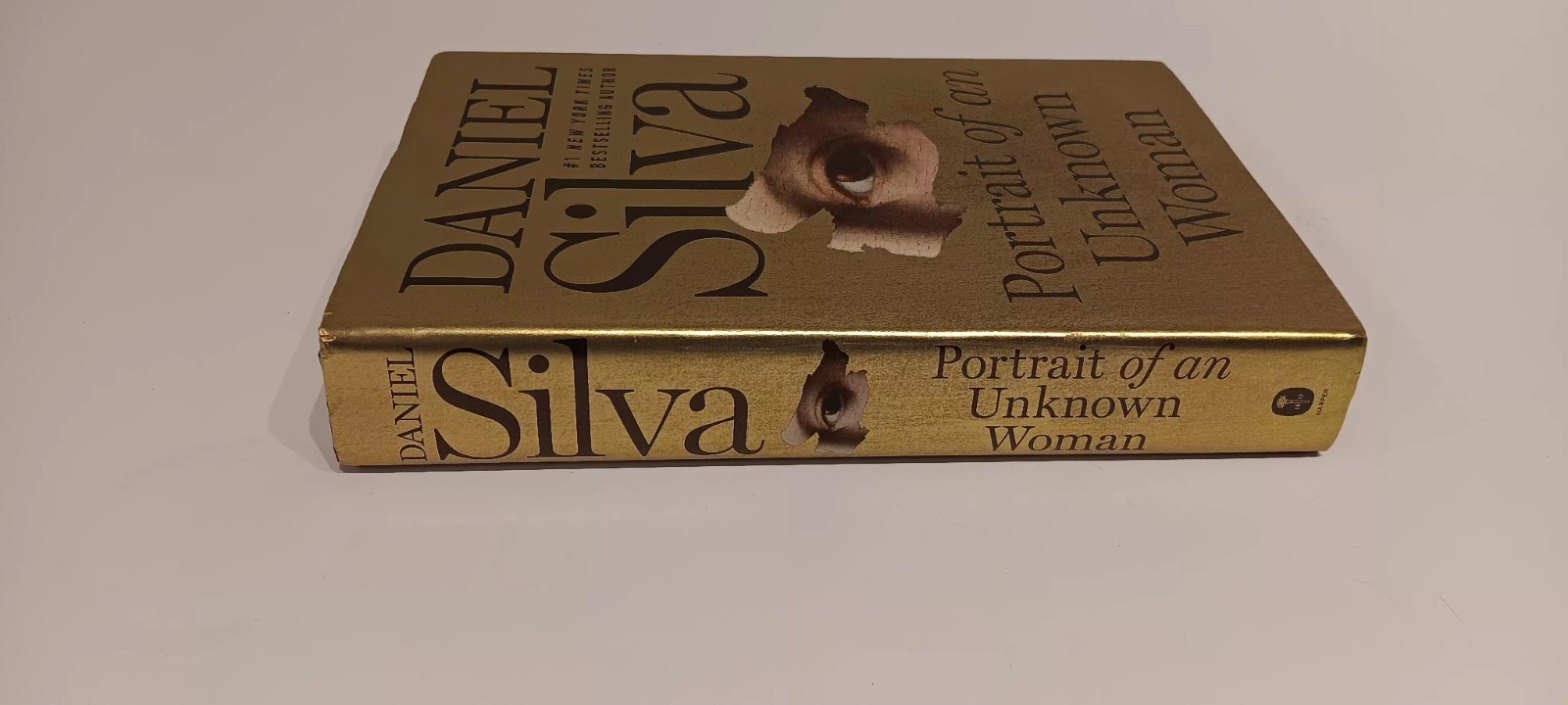 Portrait of an Unknown Woman: A Novel – Hardcover, by Silva Daniel – Very Good