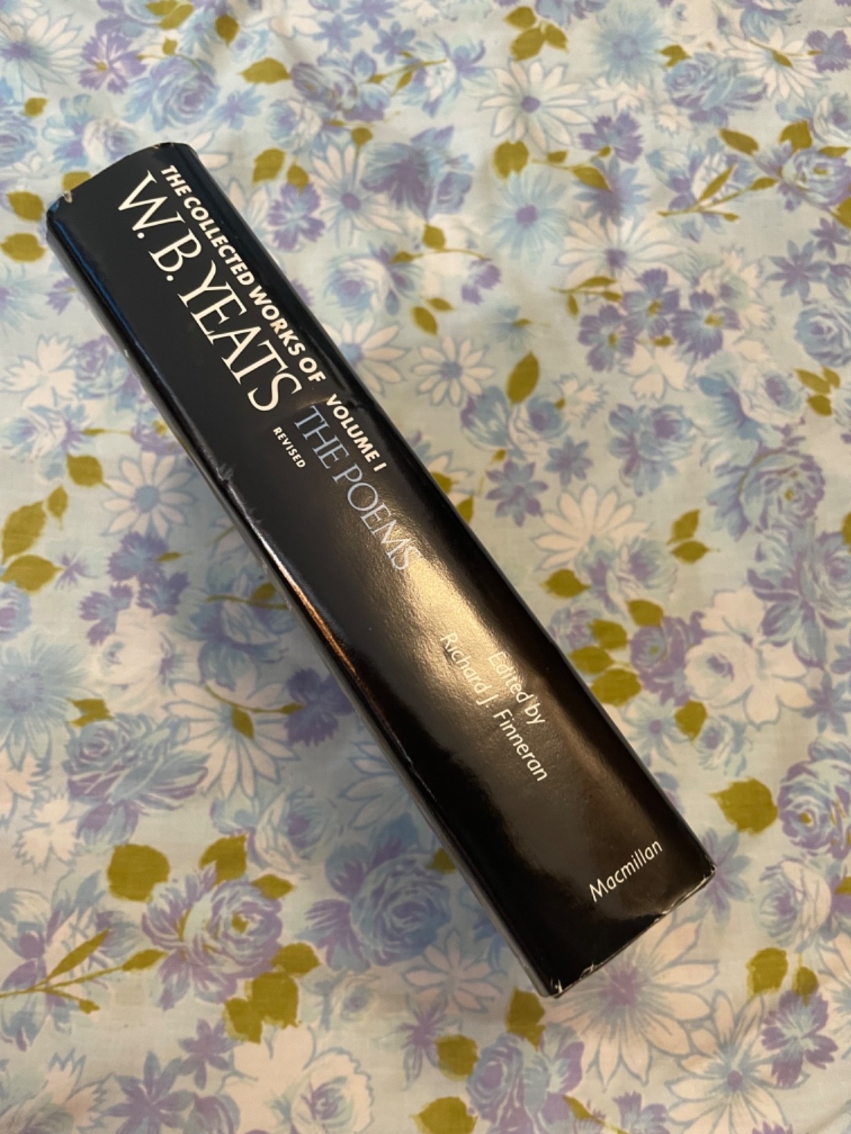 BOOK The Collected works of W B YEATS The Poems Volume 1 Revised Hardcover