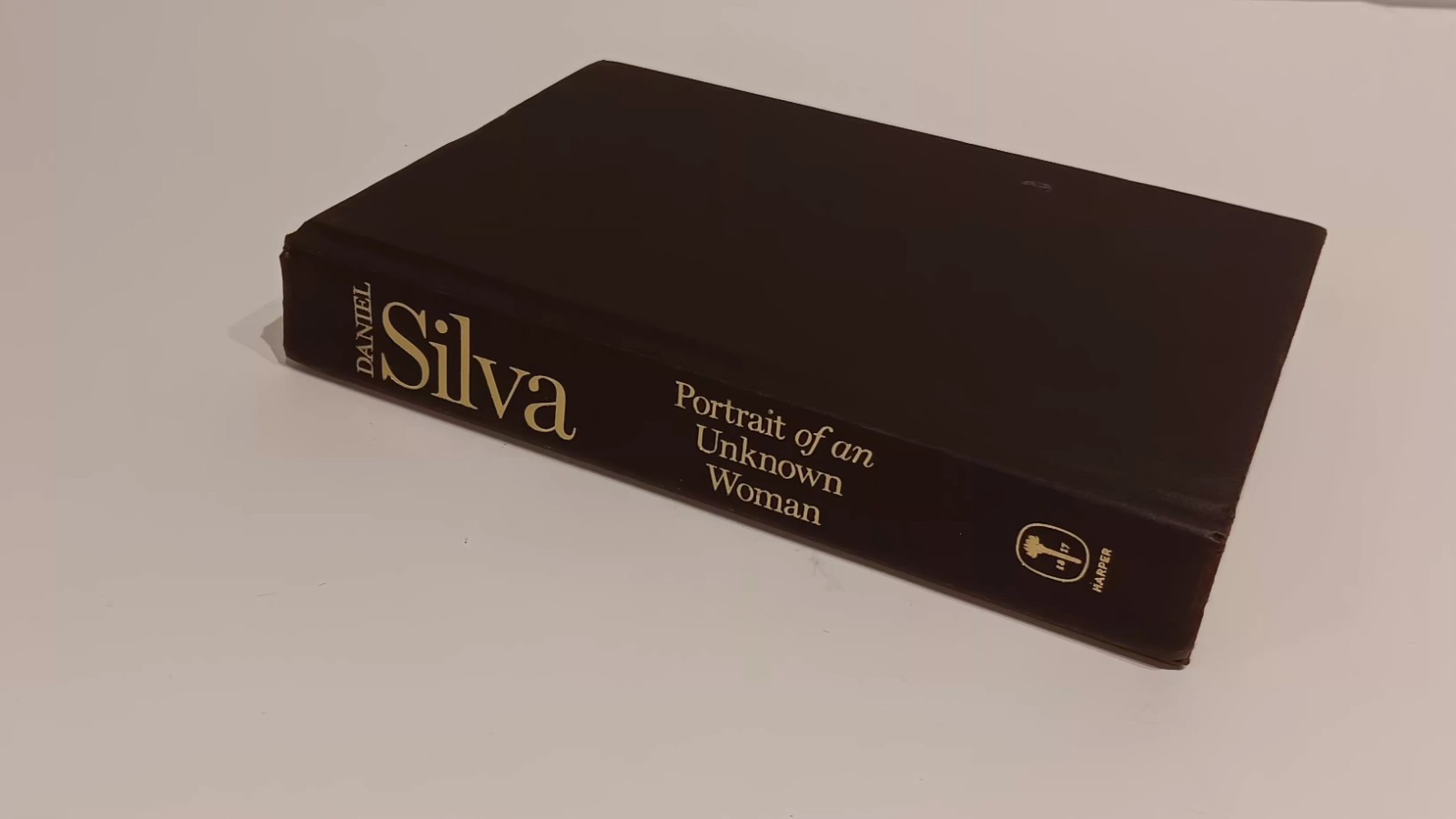 Portrait of an Unknown Woman: A Novel – Hardcover, by Silva Daniel – Very Good