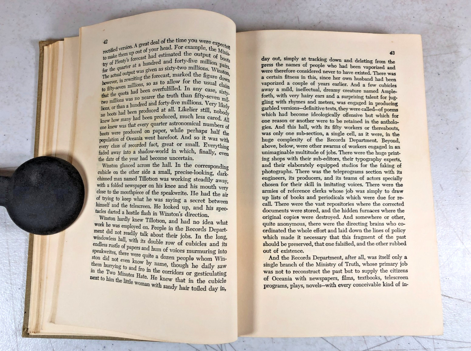 Nineteen Eighty-Four, George Orwell 1949 E-104