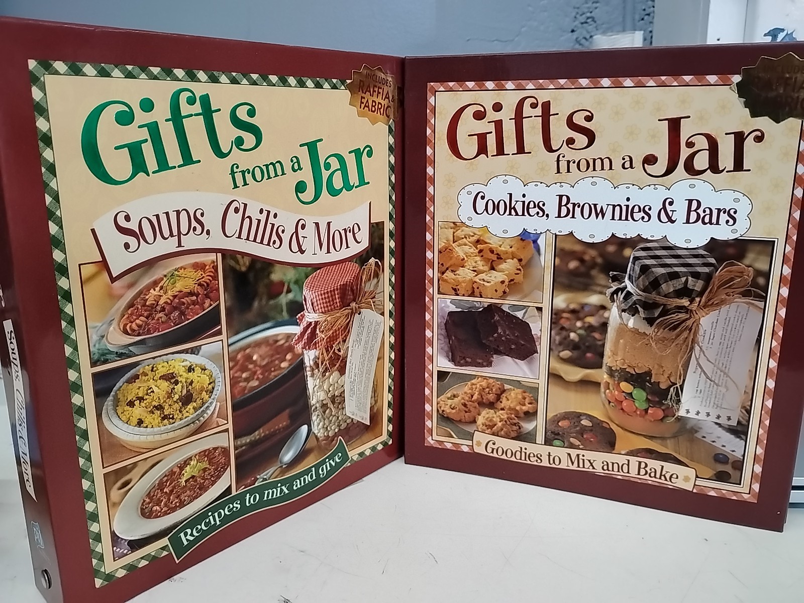 Gifts From a Jar: Soups Chilis & More/Cookies, Brownies & Bars – Set Of Two