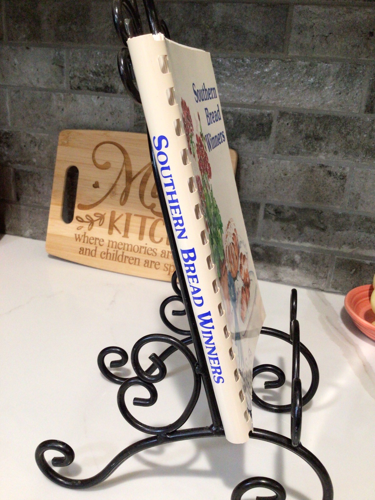 Southern Bread Winners Cookbook 1992 Linda G Hatcher ( 194 pages )