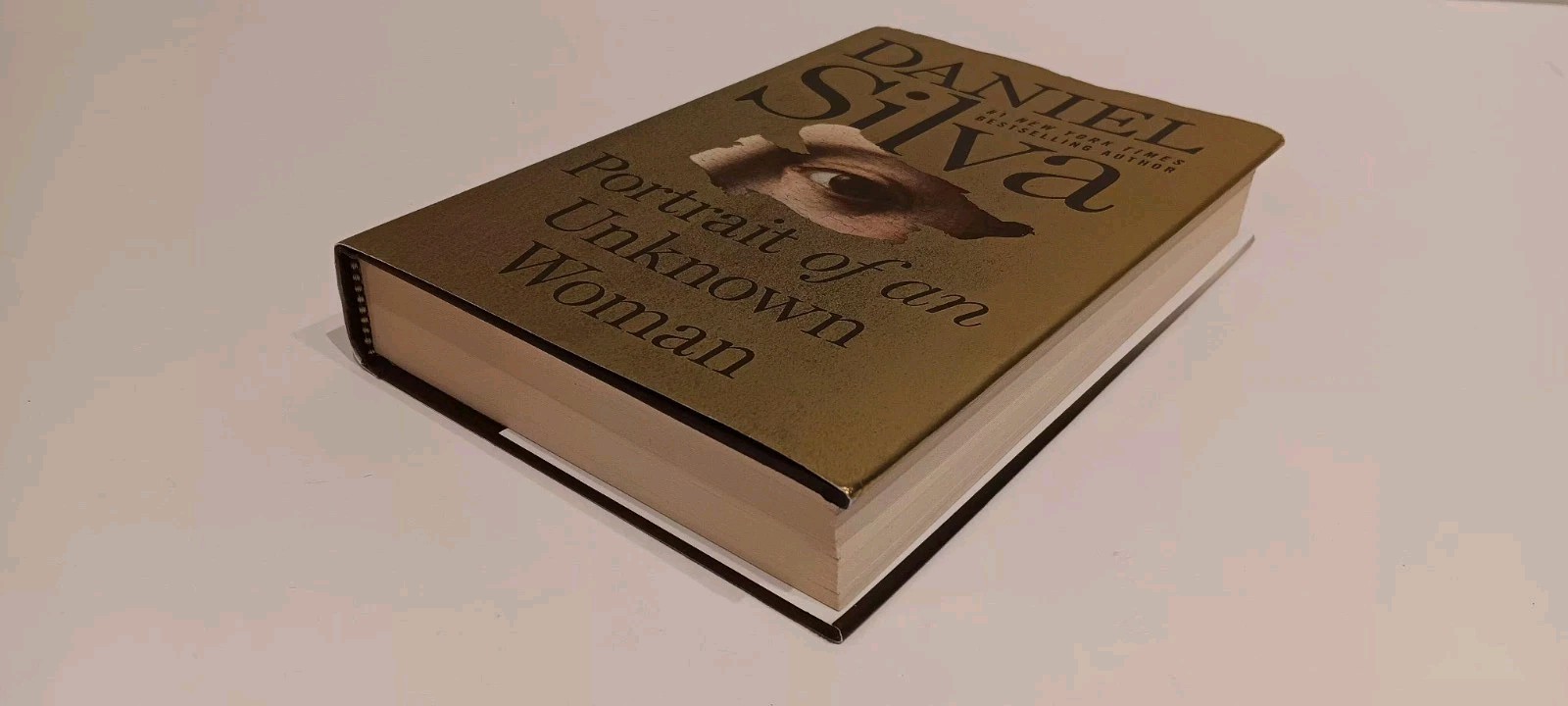 Portrait of an Unknown Woman: A Novel – Hardcover, by Silva Daniel – Very Good