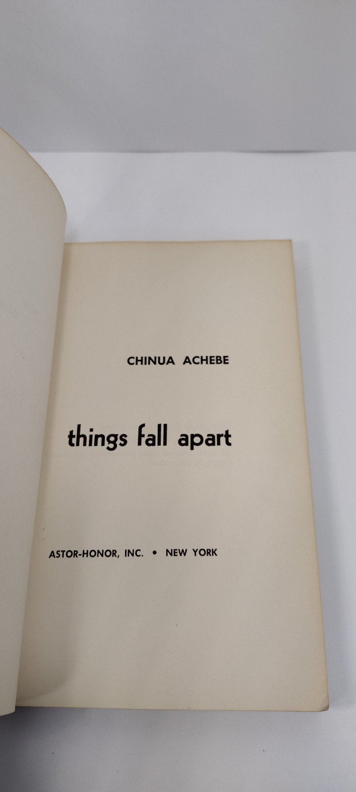 Things Fall Apart by Chinua Achebe – Rare 1st Edition Paperback 1959 Astor Honor