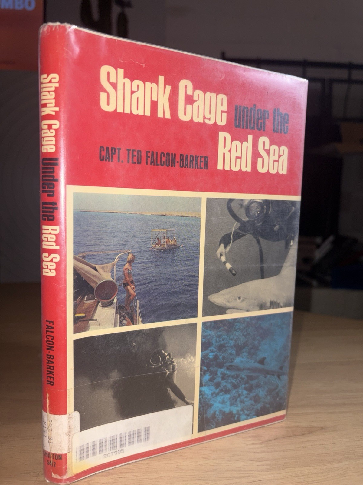 Shark Cage Under the Red Sea Ted Falcon-Barker 1969 HCDJ 1st Ex-Lib