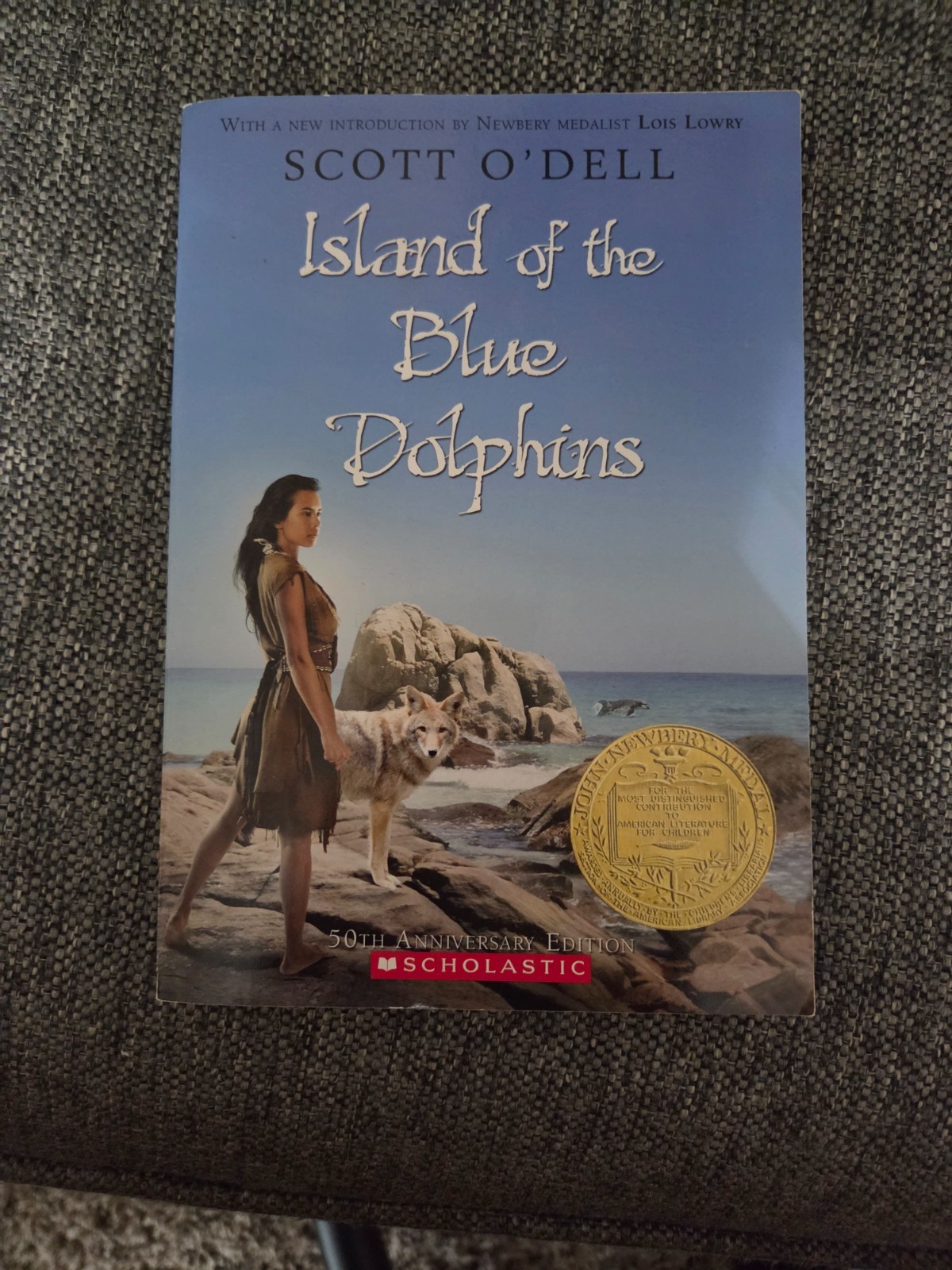 Island of the Blue Dolphins/Sing Down the Moon – O’Dell
