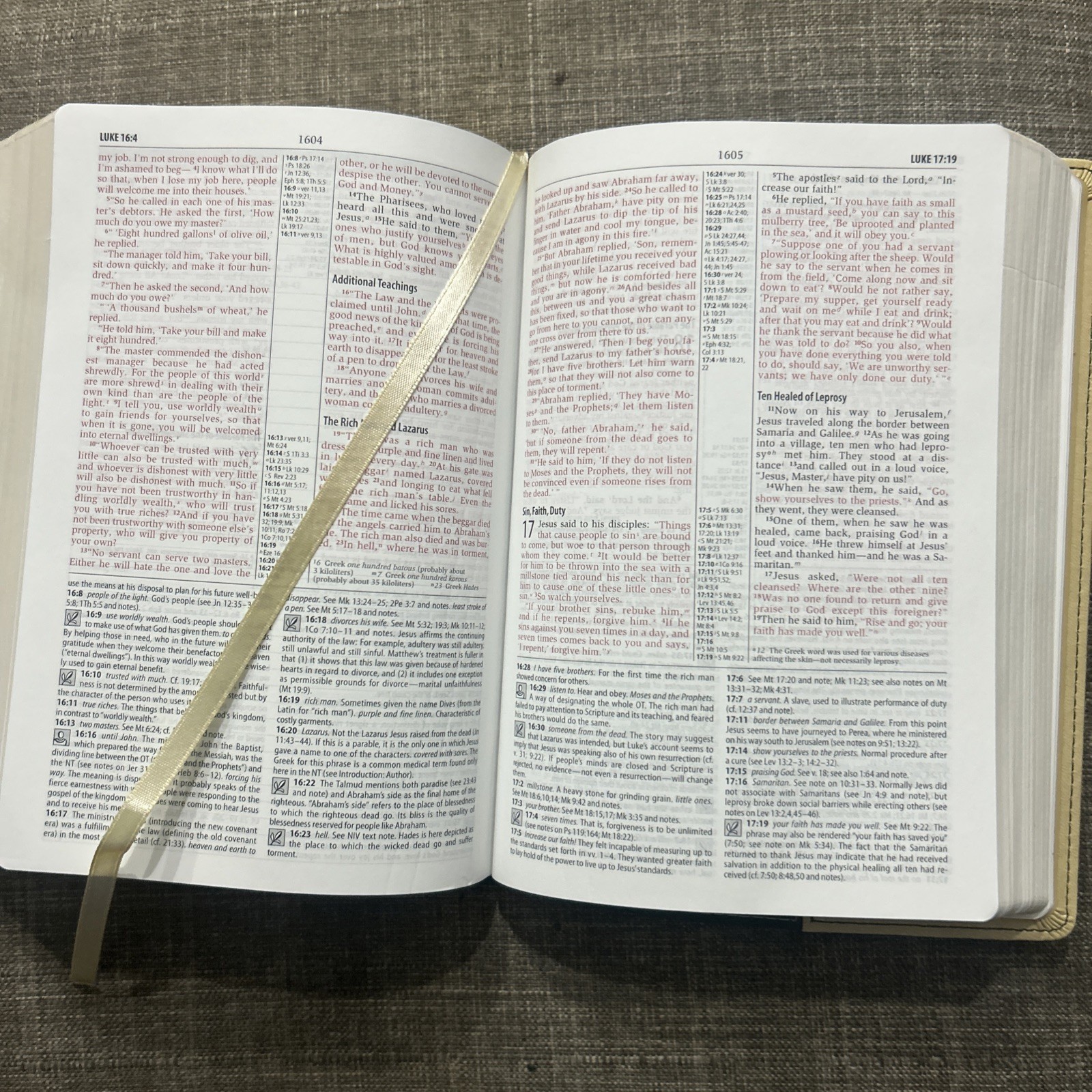 New King James NIV Study Bible Compact Zondervan Green Sand Faux Leather Bound