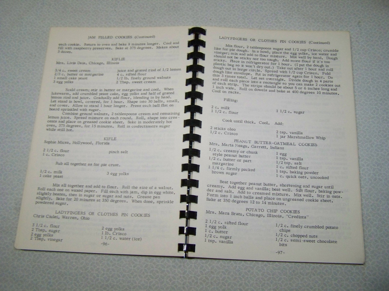 ARFORA Association of Romanian Orthodox Ladies Cookbook 1976