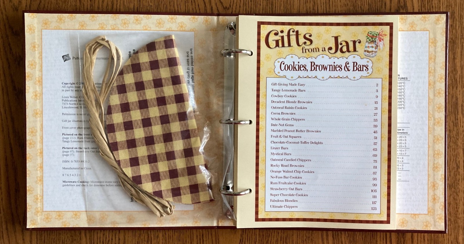 Lot of 4 COOKBOOKS GIFTS FROM A JAR 3 RING COOKBOOKS Fabric & Raffia & IN A JAR