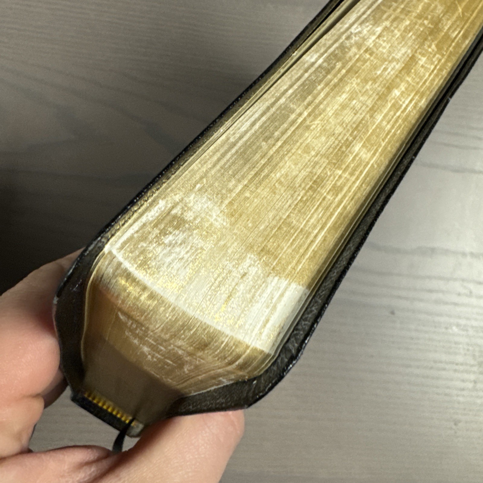 Holy Bible NKJV Giant Print Center Column Nelson 994 Black Leather Indexed