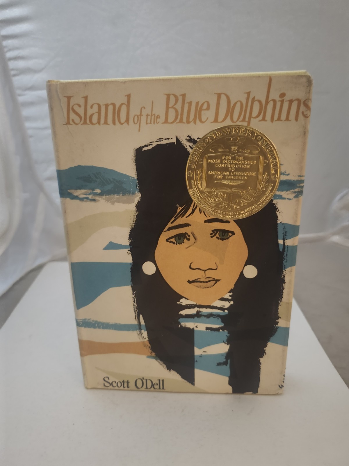 Island Of The Blue Dolphins, Scott ODell, Houghton Mifflin Company, 1960