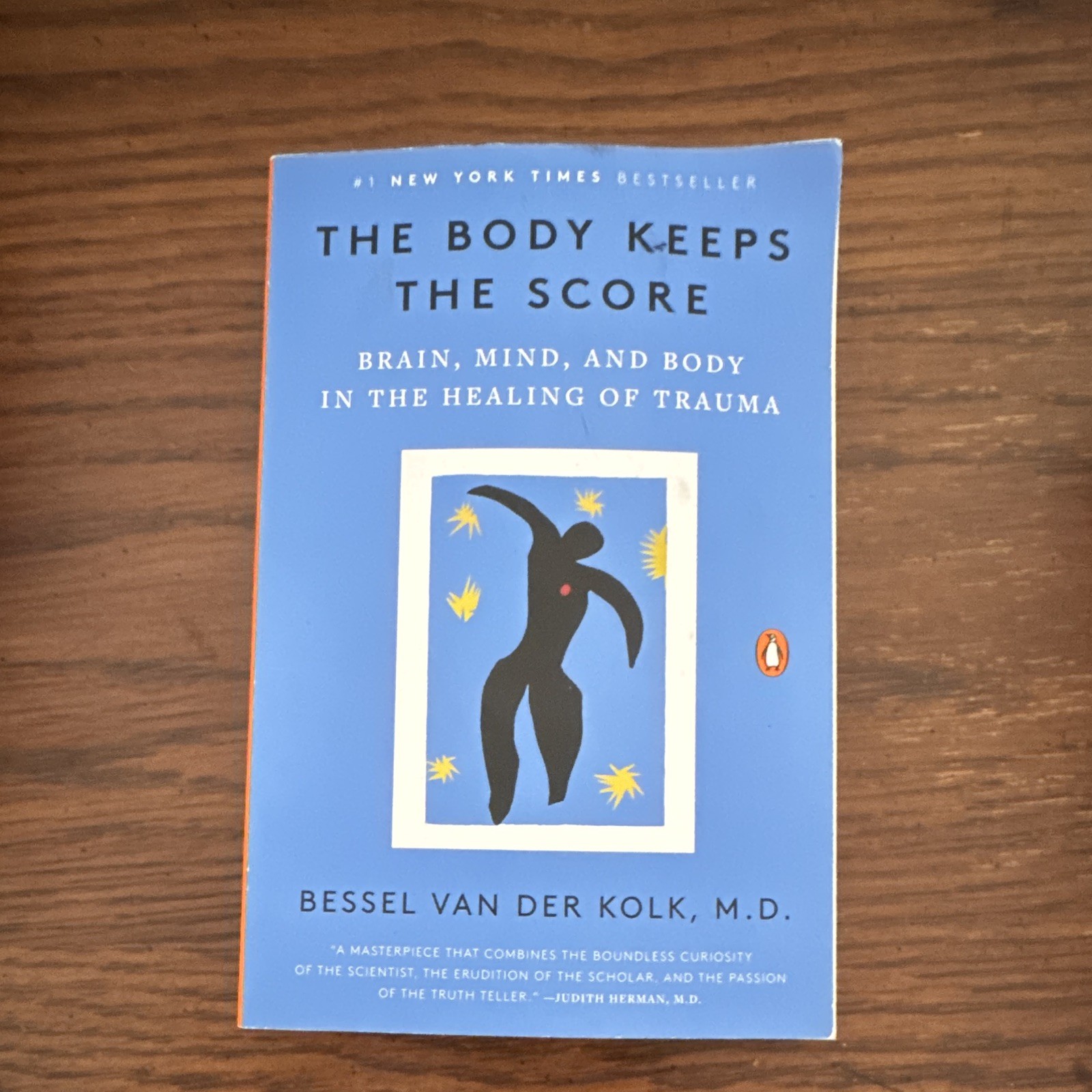 Bessel van der Kolk M.D. The Body Keeps the Score Paperback 2015 English