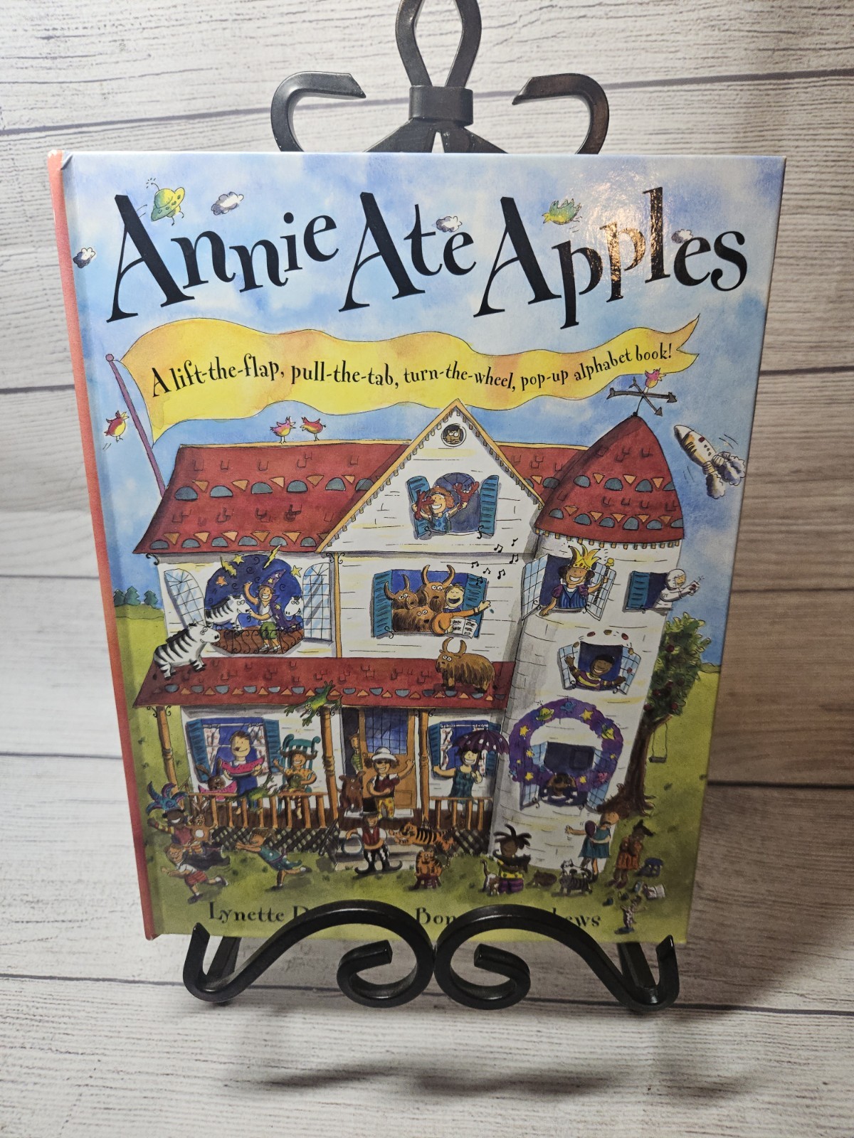 Annie Ate Apples Interactive Pop-Up Book – Hardcover, 1998, White Heat Ltd – VTG