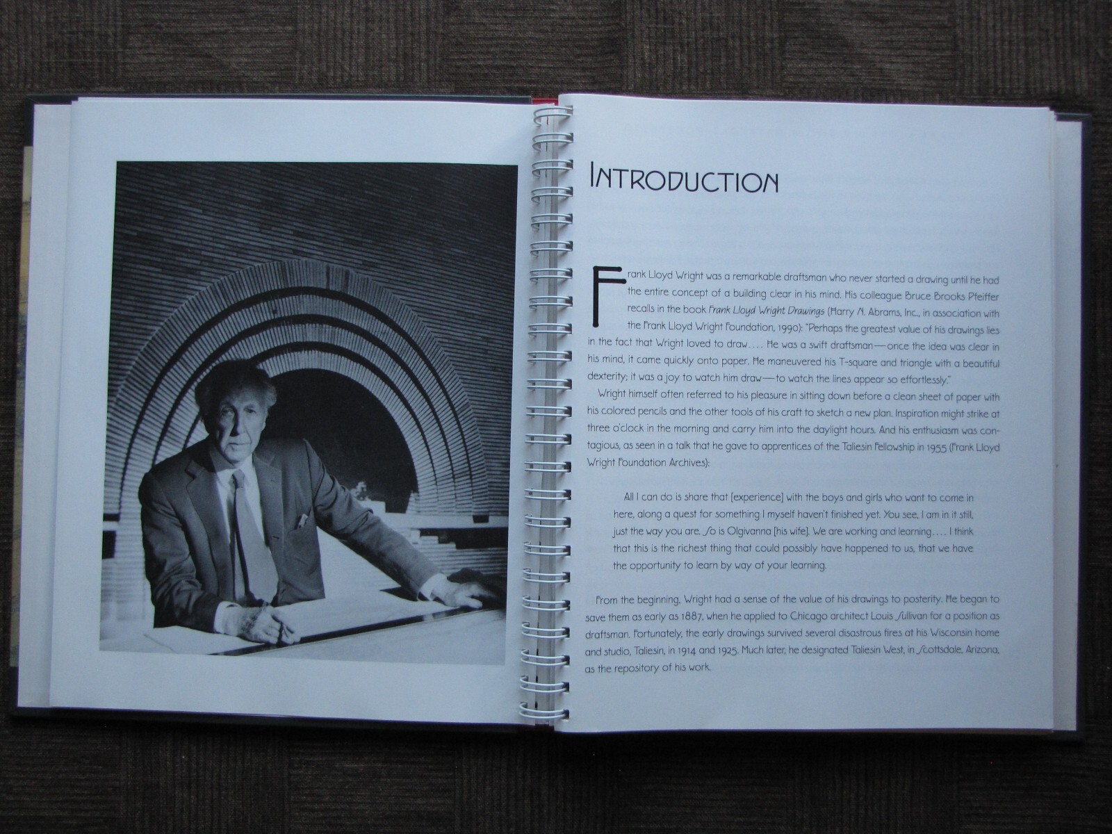 FRANK LLOYD WRIGHT 32 Pages of Gatefold Pull-Outs with 16 Full Color Renderings