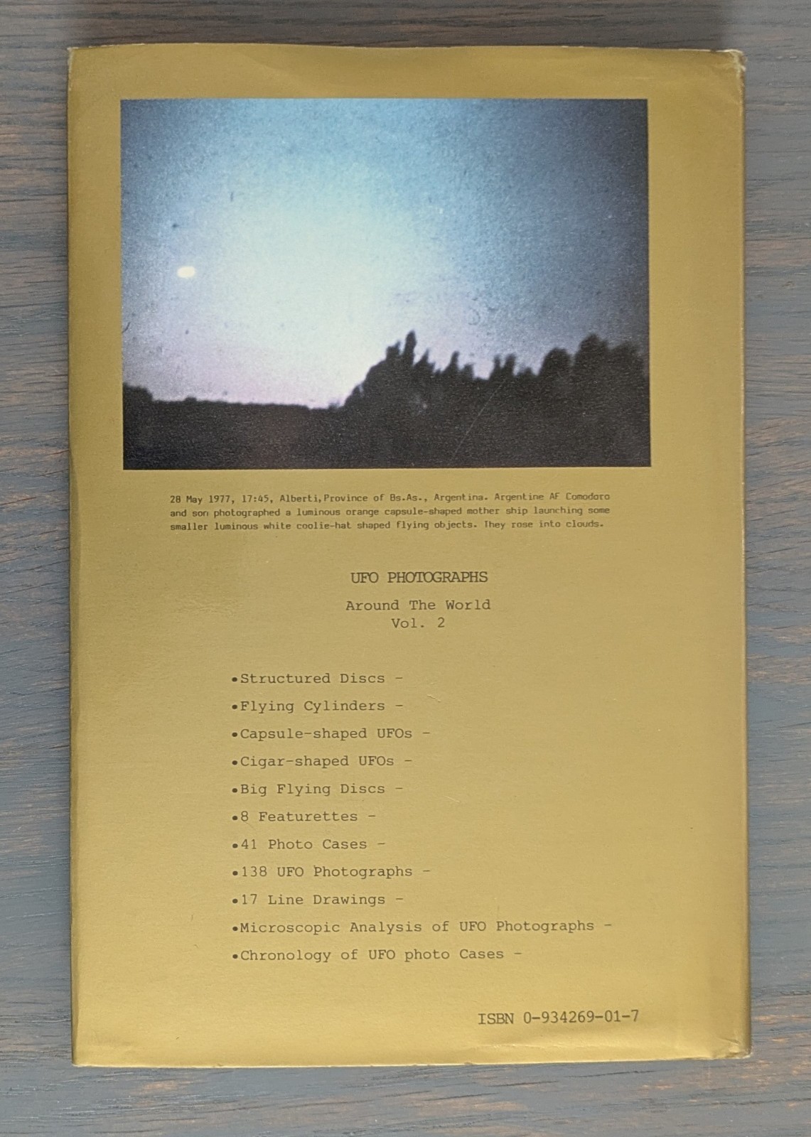 UFO PHOTOGRAPHS AROUND THE WORLD Vol. 2 Stevens • Roberts 1985 First Ed. HC DJ