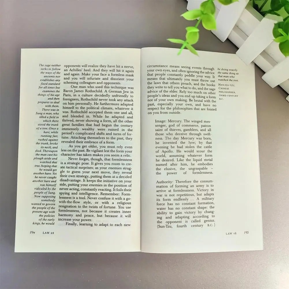 The 48 Laws of Power by Robert Greene Paperback