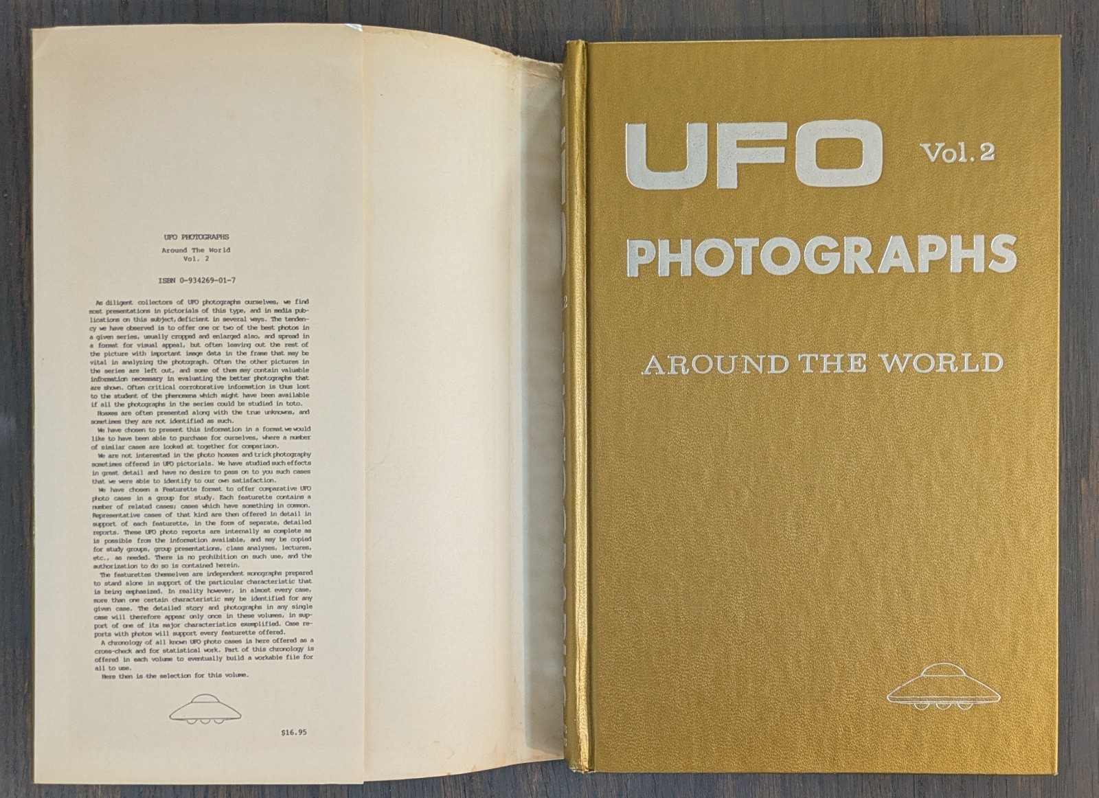 UFO PHOTOGRAPHS AROUND THE WORLD Vol. 2 Stevens • Roberts 1985 First Ed. HC DJ