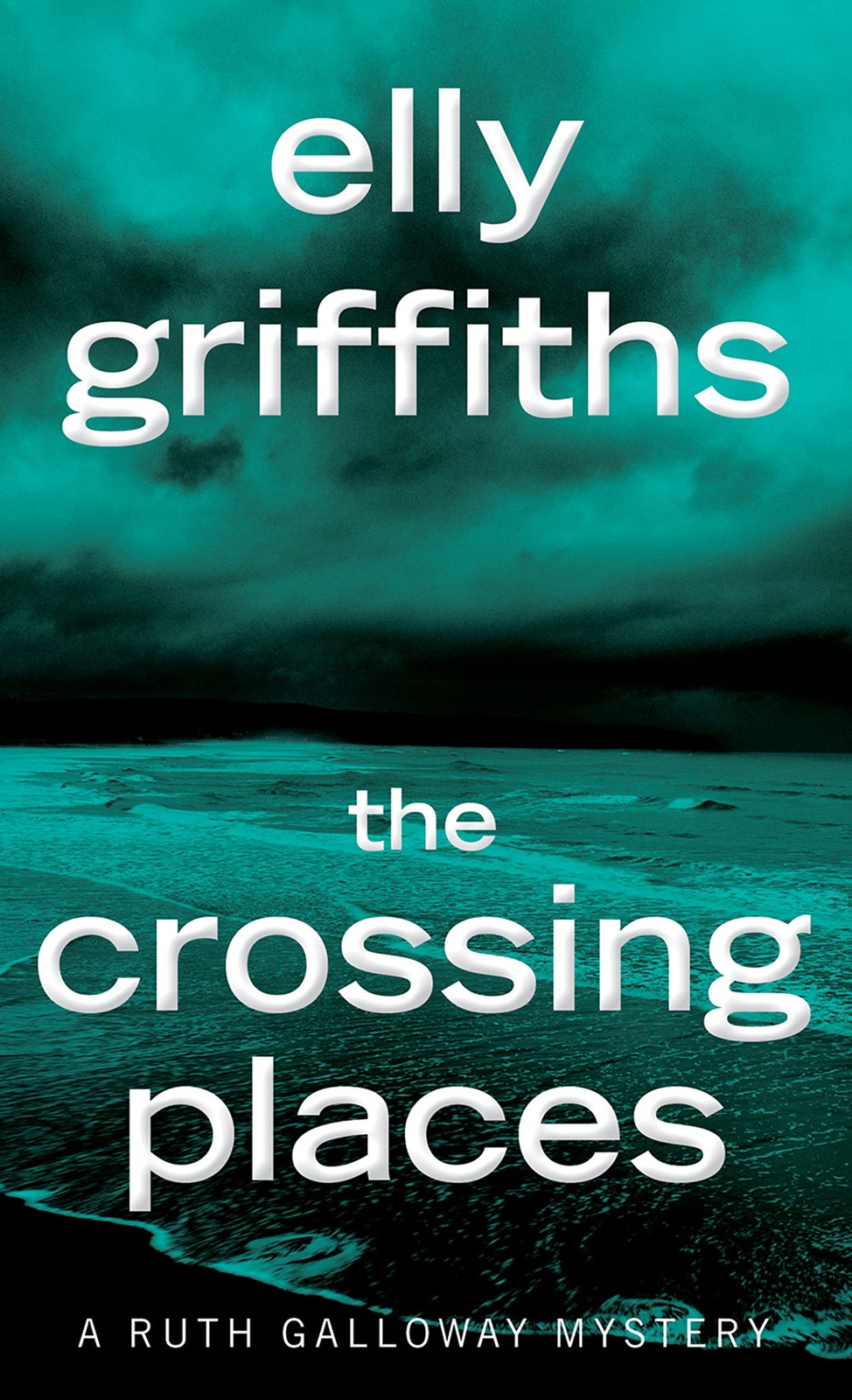 The Crossing Places: The First Ruth Galloway Mystery―An Edgar Award Winner