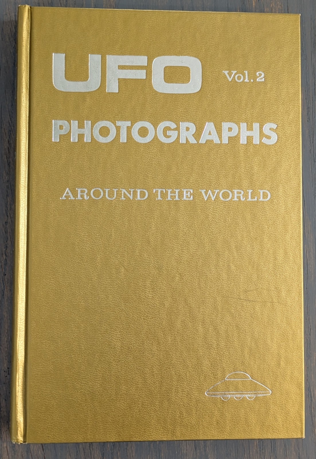 UFO PHOTOGRAPHS AROUND THE WORLD Vol. 2 Stevens • Roberts 1985 First Ed. HC DJ