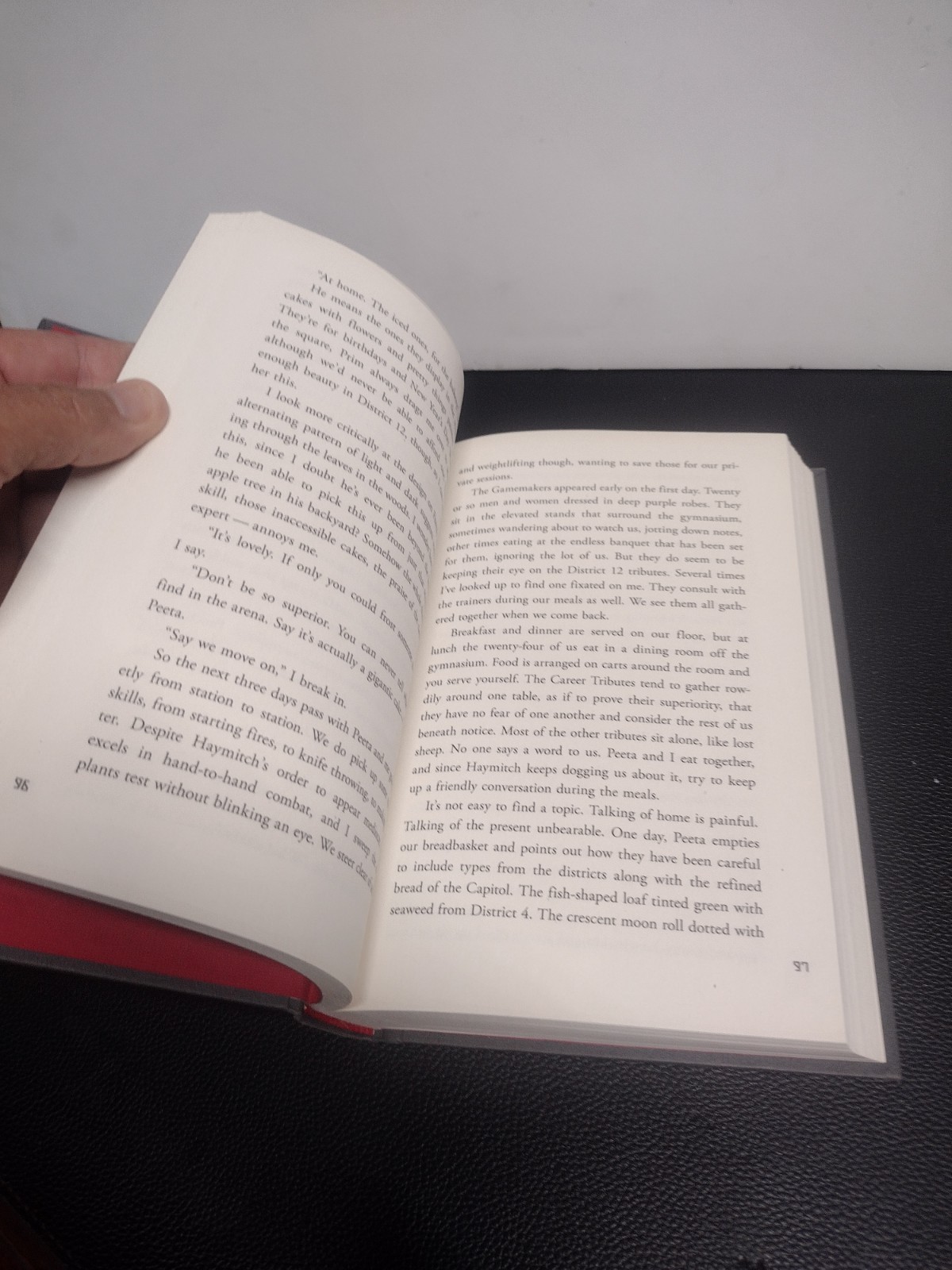 Suzanne Collins / The Hunger Games / 2008 1ST PRINT HBDJ / Oct-2008