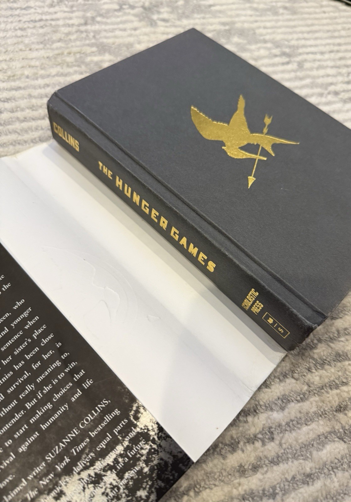 Hunger Games Suzanne Collins, Hardcover Book
